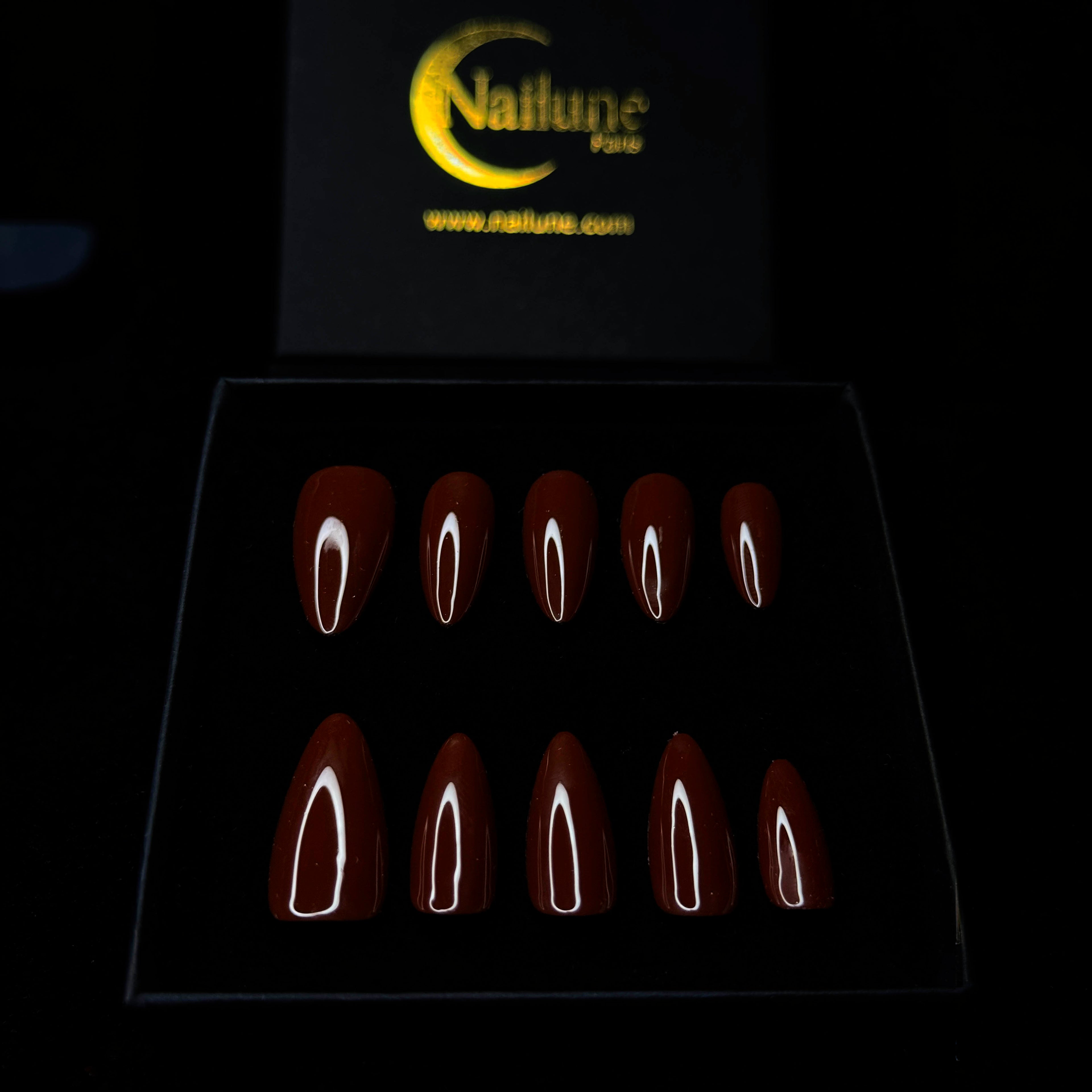 Faux-ongles Amande press on Chocolate Marron Brillant