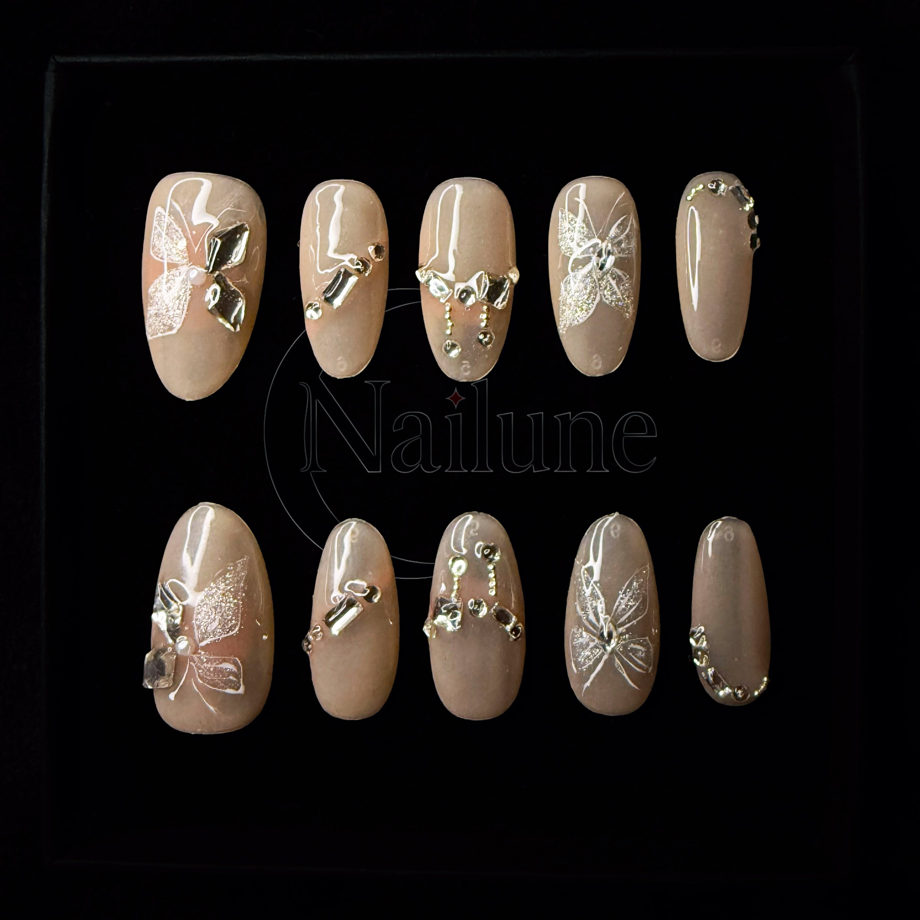 Faux-ongles Rond press on Silver Butterfly Clair Satiné